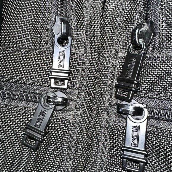 Tumi Alpha 26141D4 Black Expandable Laptop Briefcase Bag EUC - Picture 15 of 16